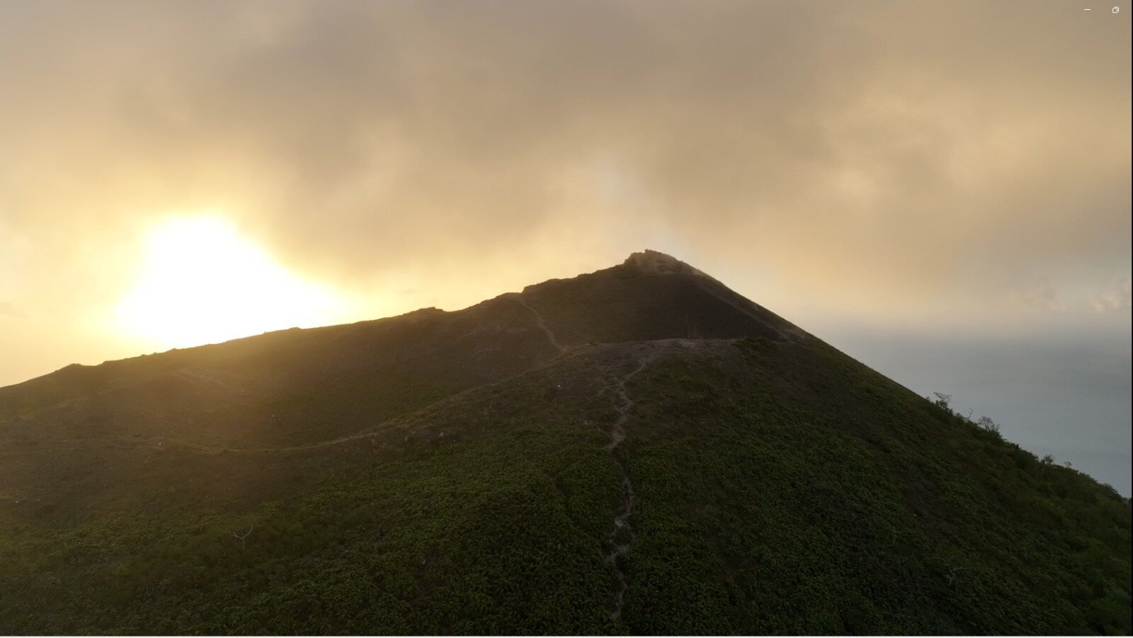 Puncak Gunung Api Banda saat senja